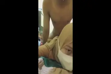 Jilbab Pijat Malah Dientot Keras Memek Basah Banjir